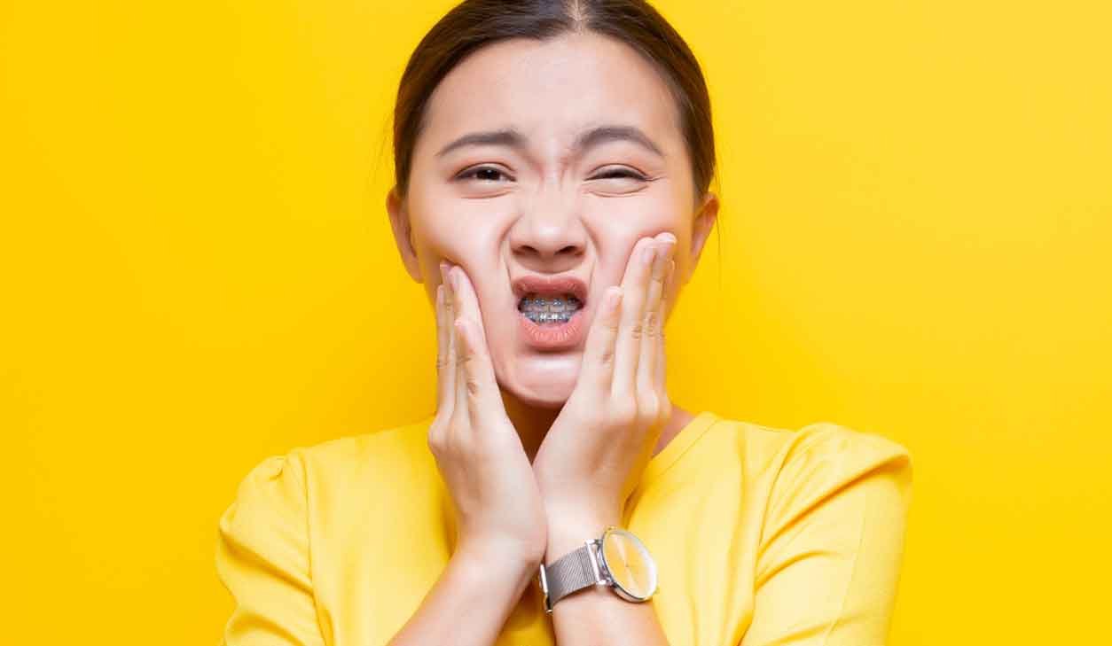 Cách Giảm Đau Khi Niềng Răng🌱Hướng Dẫn Toàn Diện Từ Bác Sĩ Chuyên Khoa