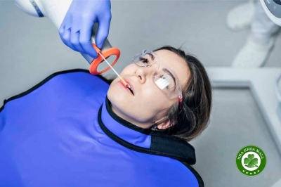 An toàn bức xạ nha khoa: Có bắt buộc dùng áo chì khi chụp Xquang?